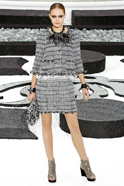 Look 15